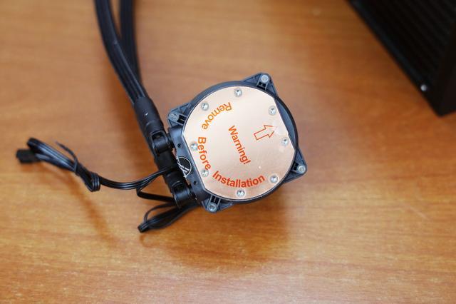 360度可旋转水冷头  全面屏ARGB灯效 超频三凌镜GI-CX240ARGB水冷测评体验