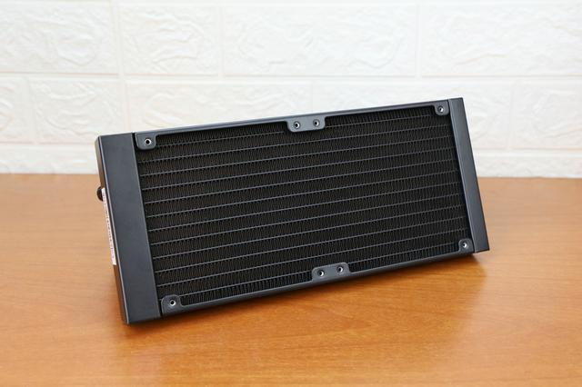 360度可旋转水冷头  全面屏ARGB灯效 超频三凌镜GI-CX240ARGB水冷测评体验