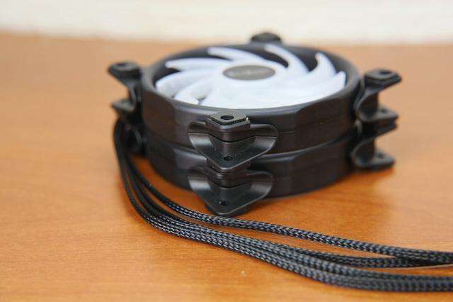 360度可旋转水冷头  全面屏ARGB灯效 超频三凌镜GI-CX240ARGB水冷测评体验