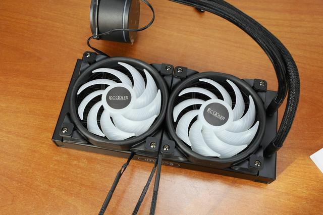 360度可旋转水冷头  全面屏ARGB灯效 超频三凌镜GI-CX240ARGB水冷测评体验