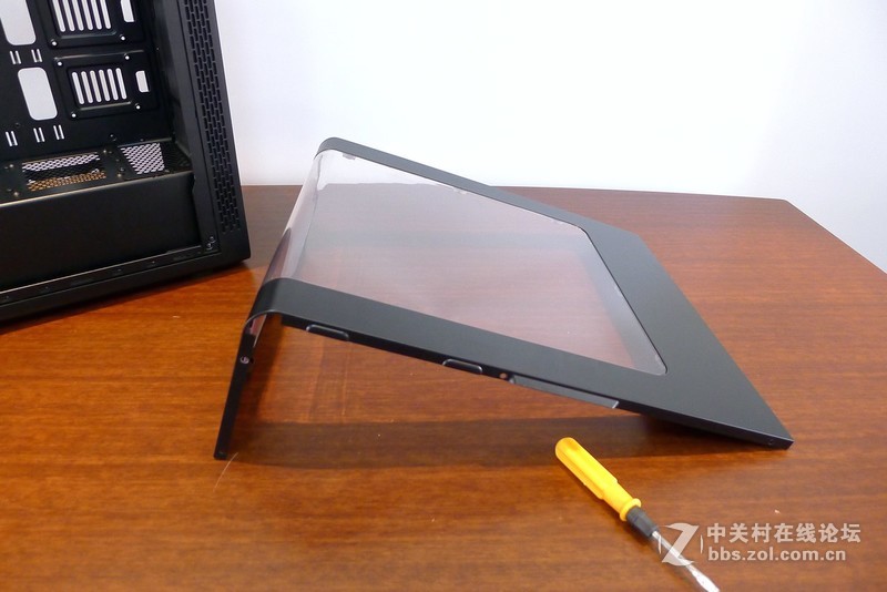 机箱也玩全景天窗，Tt红色警戒装机作业