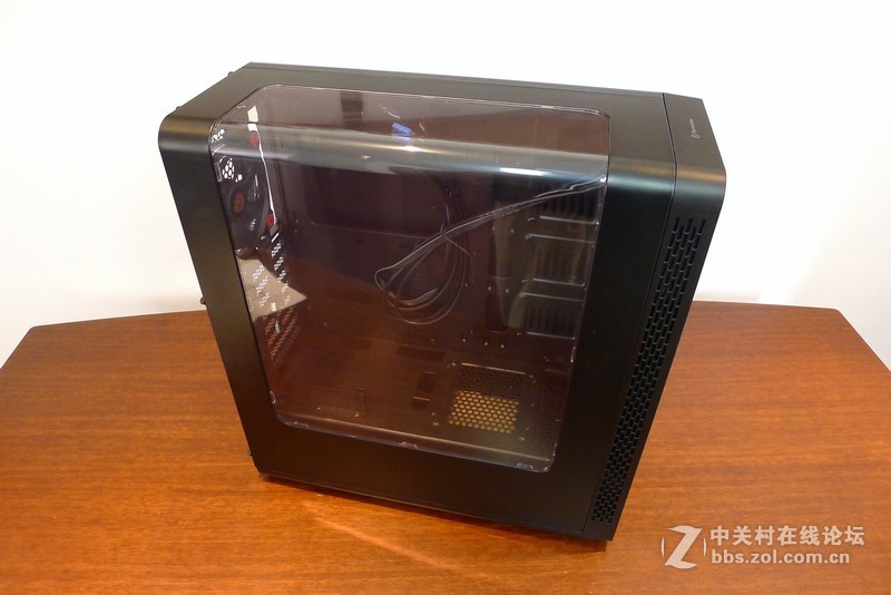 机箱也玩全景天窗，Tt红色警戒装机作业