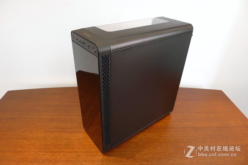 机箱也玩全景天窗，Tt红色警戒装机作业