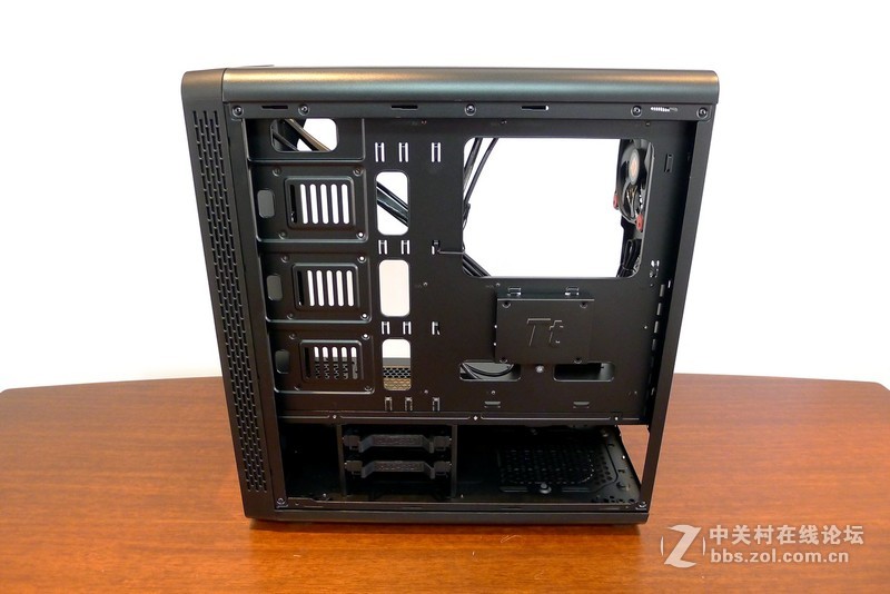 机箱也玩全景天窗，Tt红色警戒装机作业