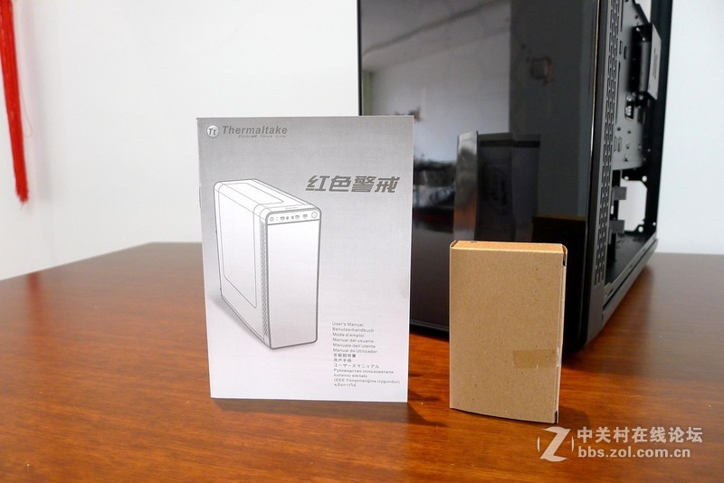 机箱也玩全景天窗，Tt红色警戒装机作业