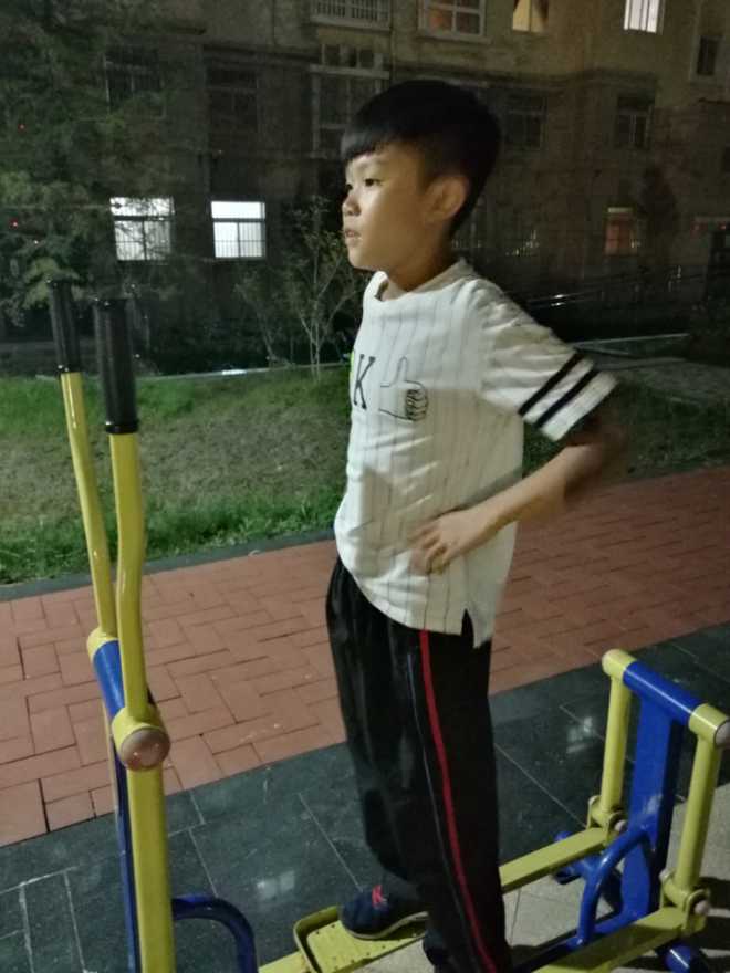 晚上照像效果不太理想，请大神友招！