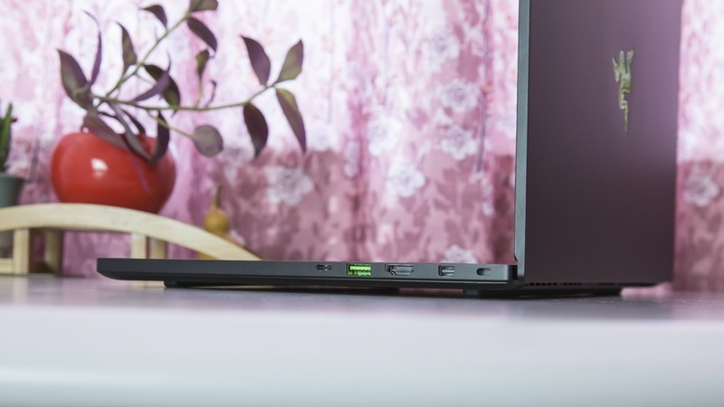 【版块开荒】雷蛇灵刃15超薄游戏本，吃鸡80帧游戏体验性能王者