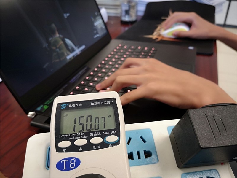 【版块开荒】雷蛇灵刃15超薄游戏本，吃鸡80帧游戏体验性能王者