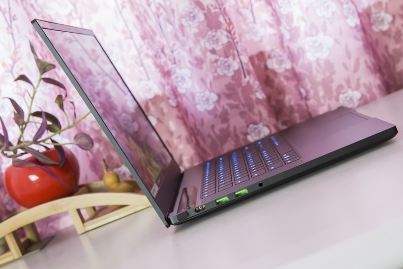 【版块开荒】雷蛇灵刃15超薄游戏本，吃鸡80帧游戏体验性能王者