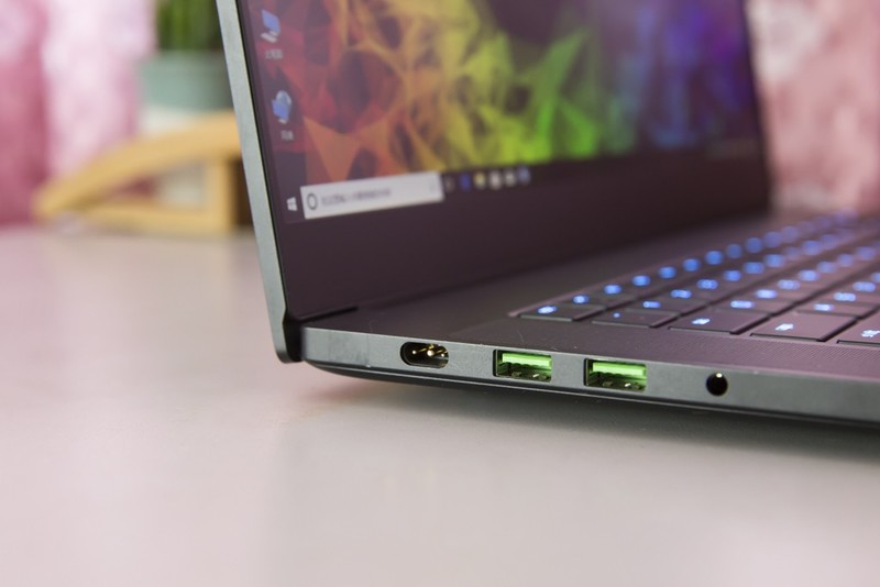 【版块开荒】雷蛇灵刃15超薄游戏本，吃鸡80帧游戏体验性能王者