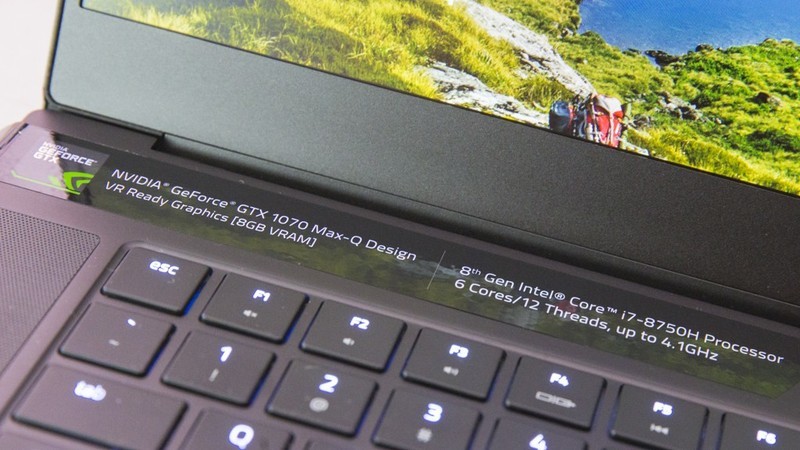 【版块开荒】雷蛇灵刃15超薄游戏本，吃鸡80帧游戏体验性能王者