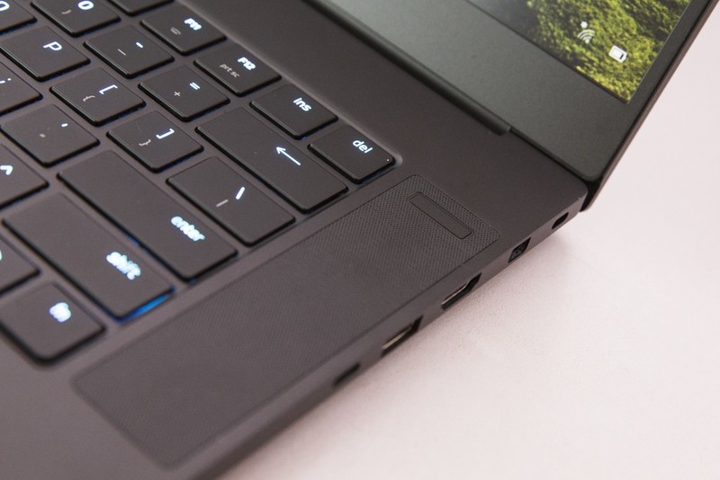 【版块开荒】雷蛇灵刃15超薄游戏本，吃鸡80帧游戏体验性能王者