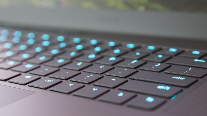 【版块开荒】雷蛇灵刃15超薄游戏本，吃鸡80帧游戏体验性能王者