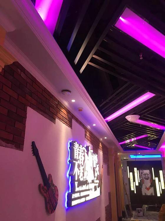 腾达面板AP W6-S为贵州嘻客音乐汇提供完整无线解决方案