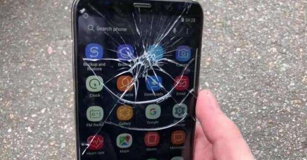 星空体育平台S9惨遭汽车后轮碾压，能够撑多久