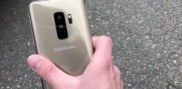 星空体育平台S9惨遭汽车后轮碾压，能够撑多久