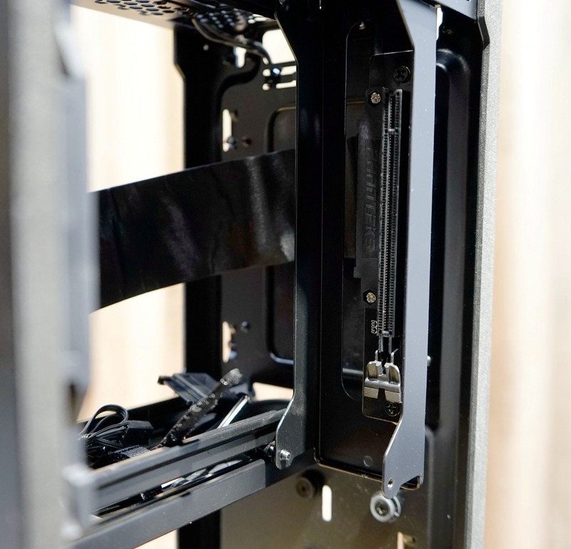 颜值高、身材好的ITX巨炮——华硕ROG STRIX H370-I GAMING+追风者217XE装机首晒