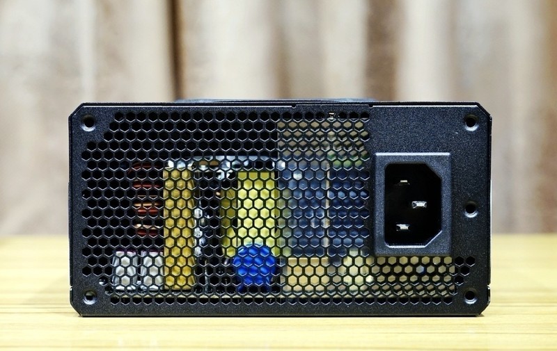 颜值高、身材好的ITX巨炮——华硕ROG STRIX H370-I GAMING+追风者217XE装机首晒