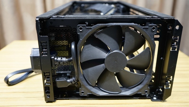 颜值高、身材好的ITX巨炮——华硕ROG STRIX H370-I GAMING+追风者217XE装机首晒