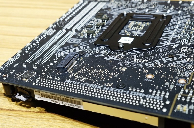 颜值高、身材好的ITX巨炮——华硕ROG STRIX H370-I GAMING+追风者217XE装机首晒