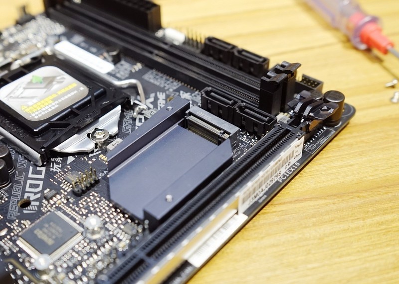 颜值高、身材好的ITX巨炮——华硕ROG STRIX H370-I GAMING+追风者217XE装机首晒