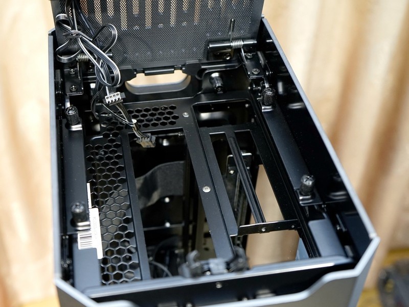 颜值高、身材好的ITX巨炮——华硕ROG STRIX H370-I GAMING+追风者217XE装机首晒