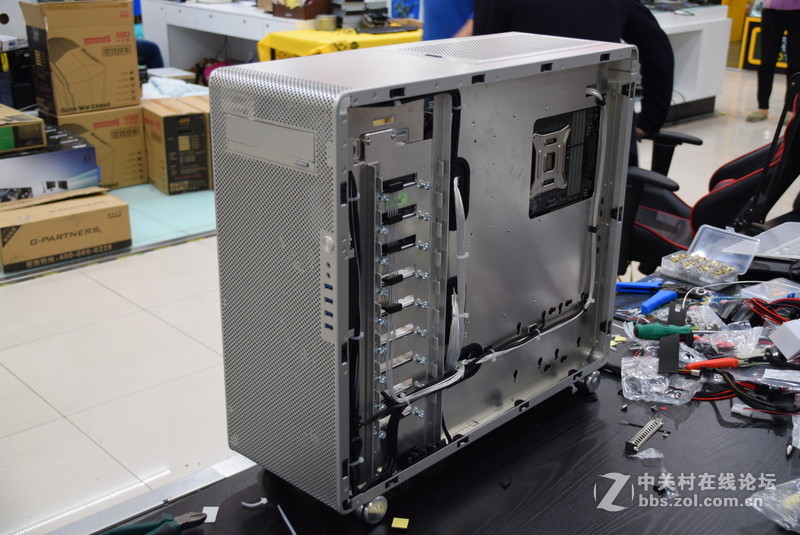 全铝机箱联力v1000l装机图赏专业背部走线