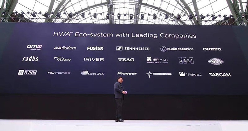 除了徕卡三摄，华为P20这两点设计也很亮眼