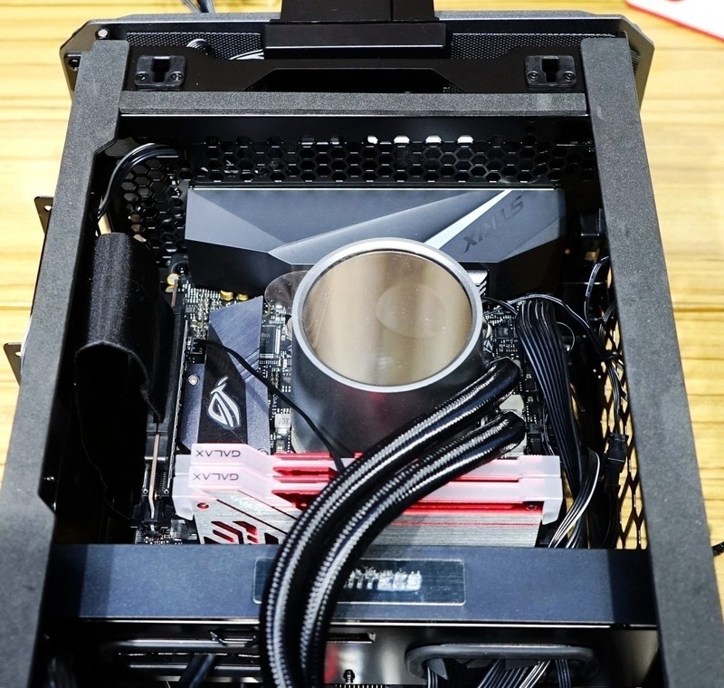 颜值高、身材好的ITX巨炮——华硕ROG STRIX H370-I GAMING+追风者217XE装机首晒