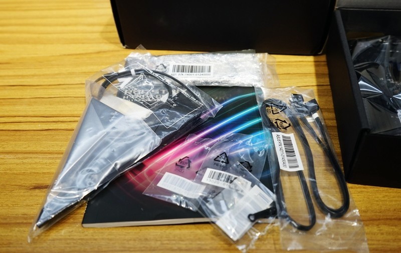 颜值高、身材好的ITX巨炮——华硕ROG STRIX H370-I GAMING+追风者217XE装机首晒