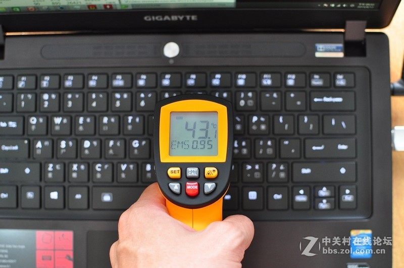 GIGABYTE P34W V3 烧机测试(降频与CPU温度细说明) Part3