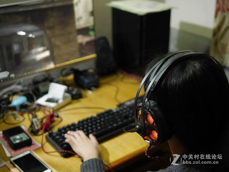 亮骚的风火轮——异极（Epicgear）EG雷鸣魔职业电竞游戏耳机体验评测