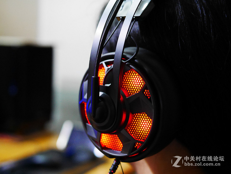 亮骚的风火轮——异极（Epicgear）EG雷鸣魔职业电竞游戏耳机体验评测