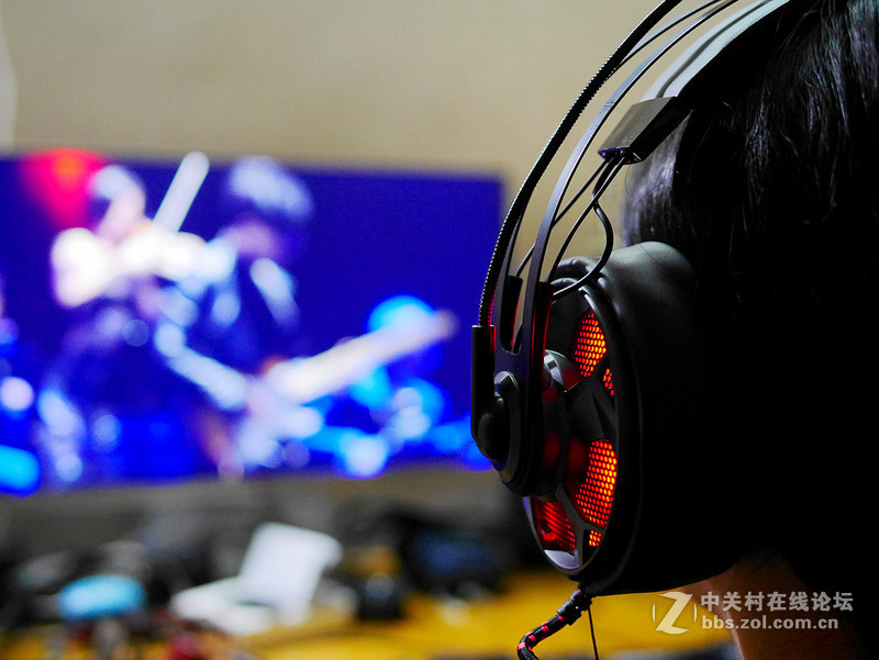 亮骚的风火轮——异极（Epicgear）EG雷鸣魔职业电竞游戏耳机体验评测