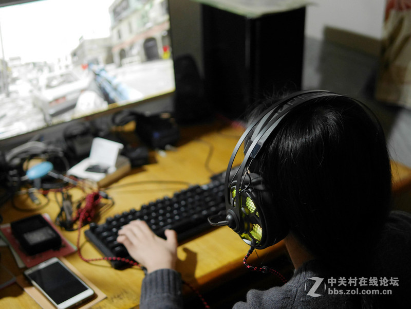 亮骚的风火轮——异极（Epicgear）EG雷鸣魔职业电竞游戏耳机体验评测