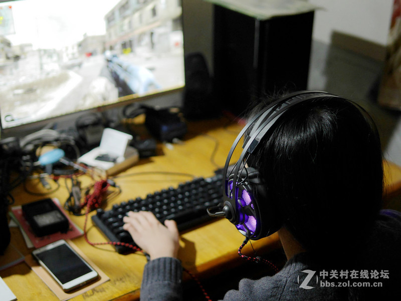 亮骚的风火轮——异极（Epicgear）EG雷鸣魔职业电竞游戏耳机体验评测