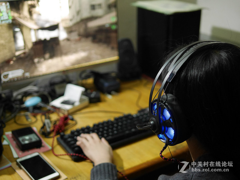 亮骚的风火轮——异极（Epicgear）EG雷鸣魔职业电竞游戏耳机体验评测