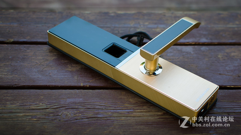 出门强迫症要开锁门6次？小嘀云智能门锁是他的药。