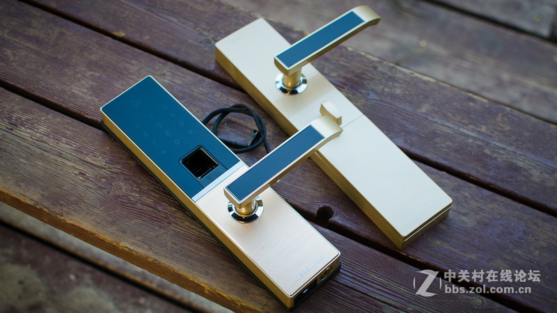 出门强迫症要开锁门6次？小嘀云智能门锁是他的药。