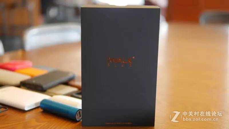 Less is More--iWalk魔蝎8000自带充电线移动电源简评无水印