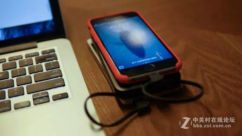 Less is More--iWalk魔蝎8000自带充电线移动电源简评无水印