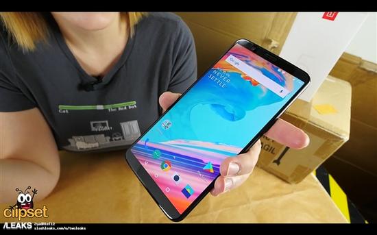 妹子上手一加5T全面屏真机，对比前作一加5