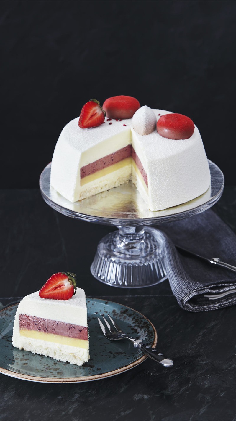 这个蛋糕很好吃的记得要吃肉你们觉得这个蛋糕漂亮你们就看着喜欢流口水就开始想吃它了