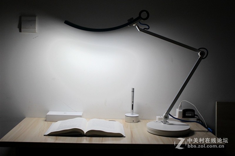 ＃你，需要一盏智慧的灯＃明基WiT护眼台灯：给眼睛爱的保护色
