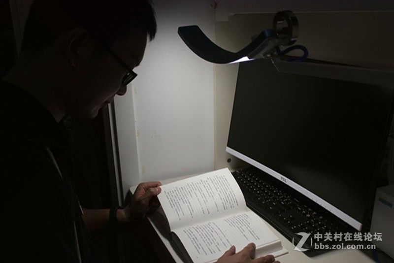 ＃你，需要一盏智慧的灯＃明基WiT护眼台灯：给眼睛爱的保护色