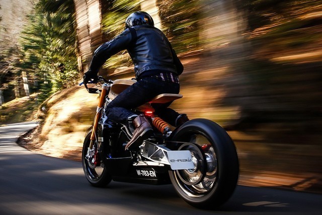 爱这不羁放纵爱自由：E-Raw概念电摩