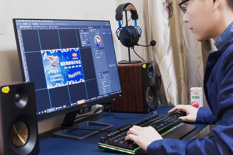 支持自动调光，明基影音娱乐显示器EW2780让显示更加智慧养眼