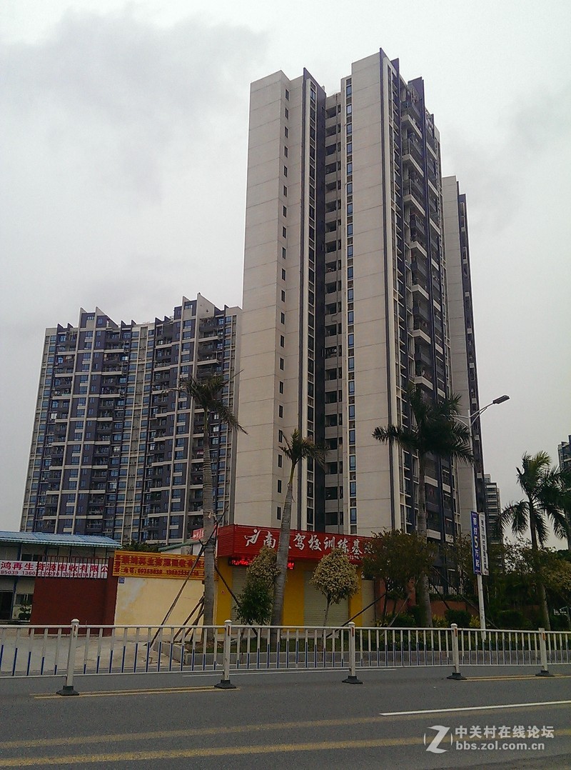 哎，HTC802   才400万像素不咋的  为什么不是1300万，2000万，4100万？？