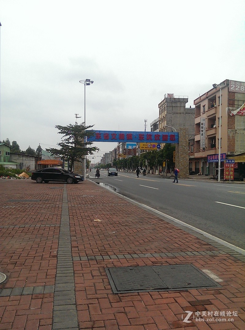 哎，HTC802   才400万像素不咋的  为什么不是1300万，2000万，4100万？？