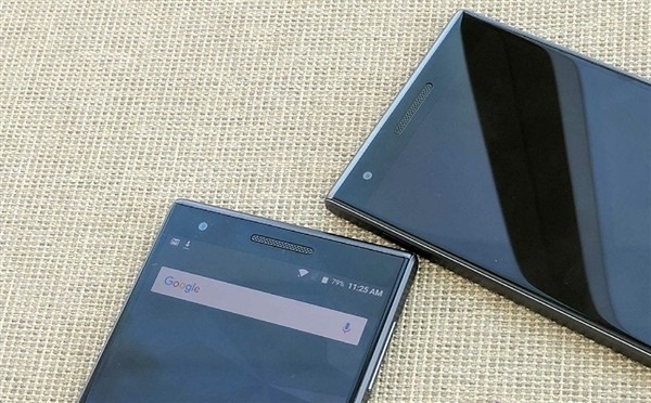 黑莓Motion图赏：取消物理键盘 信仰印在Home键上